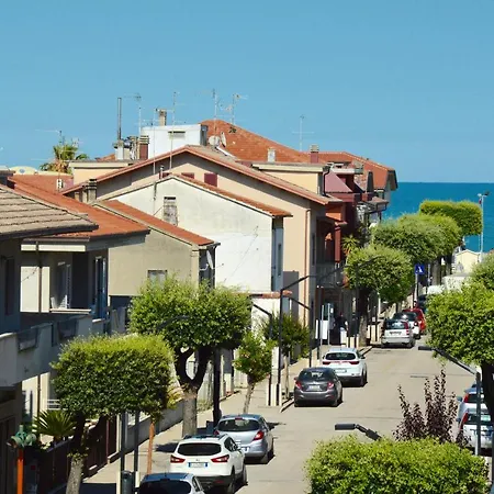 Ampio Quadrilocale Moro A Due Passi Dal Mare Мартинсикуро
