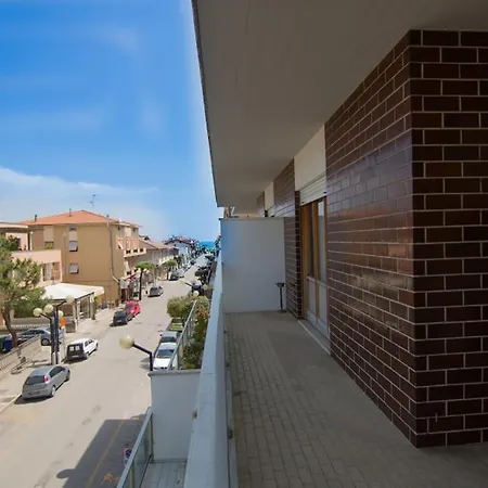 Ampio Quadrilocale Moro A Due Passi Dal Mare * Мартинсикуро