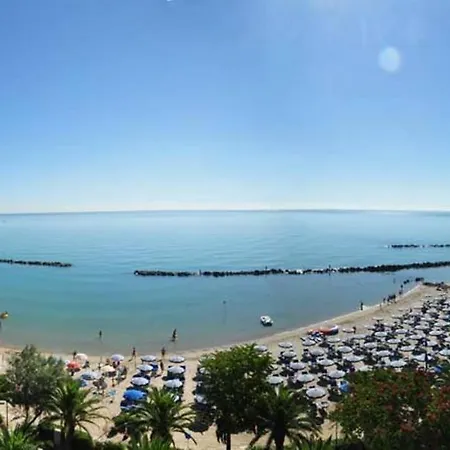 Ampio Quadrilocale Moro A Due Passi Dal Mare * Мартинсикуро